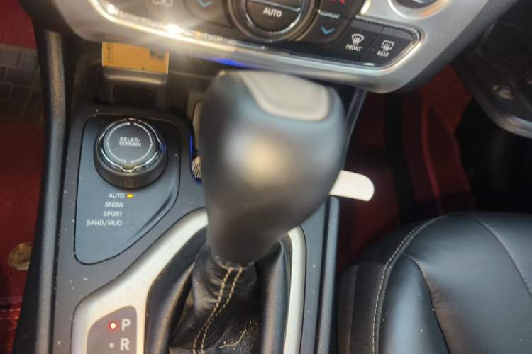 Used Jeep Cherokee 2017 2.4L Professional Smart Edition Gear Lever