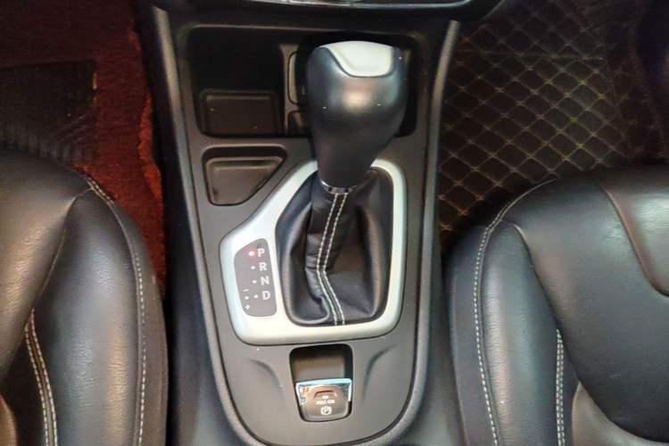 Used Jeep Cherokee 2017 2.0L Superior Edition Gear Lever