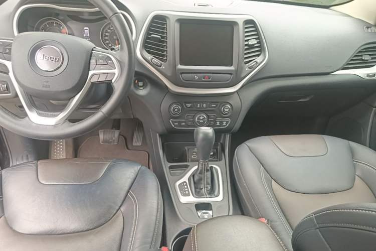 Used Jeep Cherokee 2017 2.0L Superior Edition Gear Lever