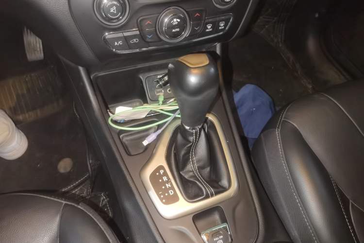 Used Jeep Cherokee 2017 2.0L Superior Edition Gear Lever