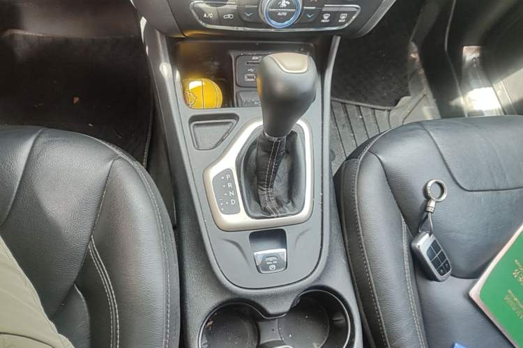 Used Jeep Cherokee 2017 2.4L Leading Smart Edition Gear Lever