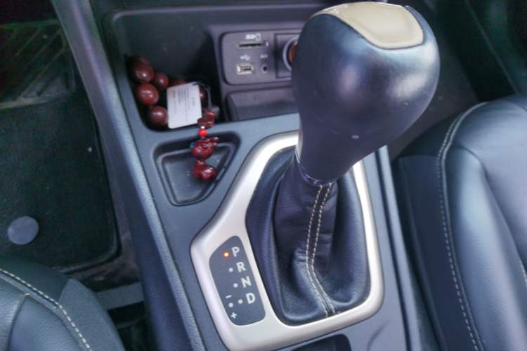 Used Jeep Cherokee 2017 2.0L Superior Edition Gear Lever