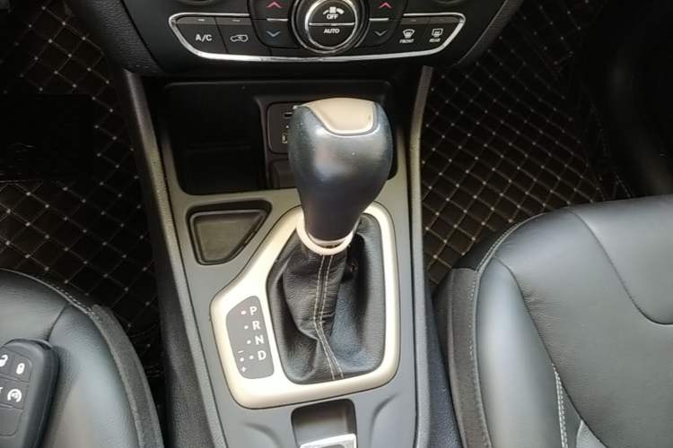Used Jeep Cherokee 2017 2.0L Superior Edition Gear Lever