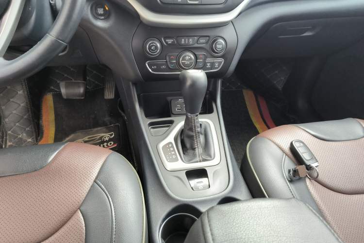 Used Jeep Cherokee 2017 2.0L Superior Edition Gear Lever