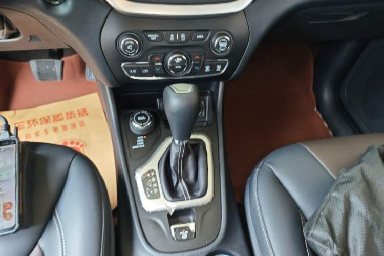 Used Jeep Cherokee 2017 2.4L Excellence Edition Gear Lever