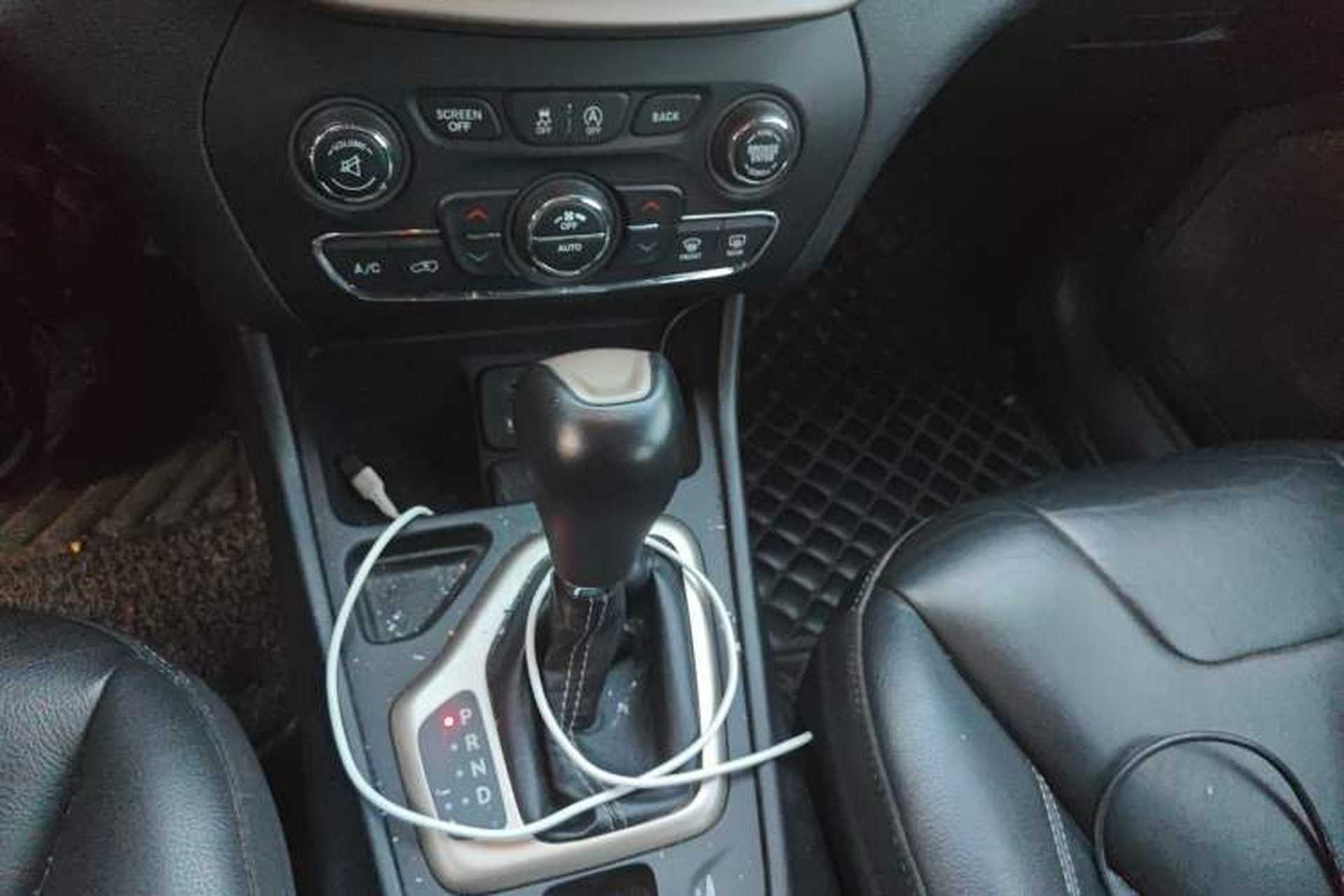 Used Jeep Cherokee 2017 2.0L Superior Edition Gear Lever
