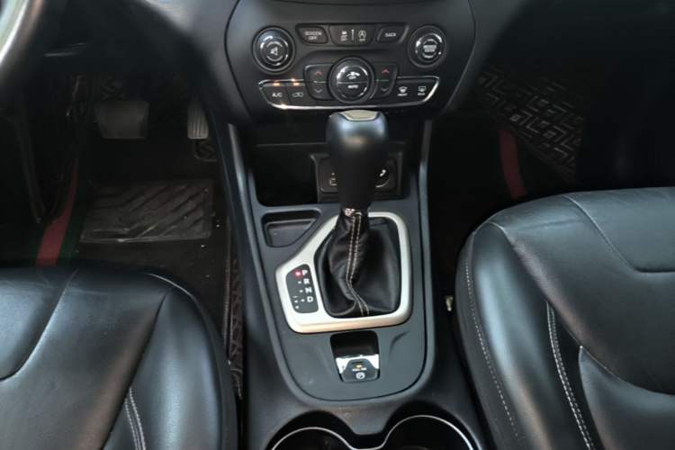 Used Jeep Cherokee 2017 2.4L Leading Smart Edition Gear Lever