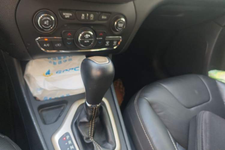 Used Jeep Cherokee 2017 2.0L Superior Edition Gear Lever