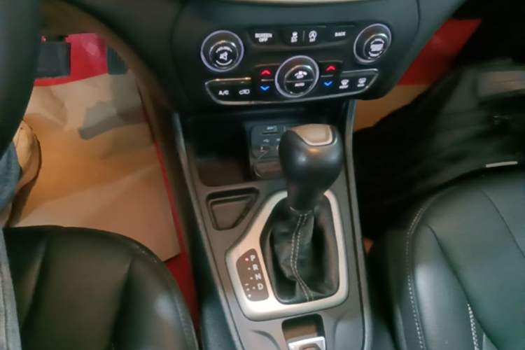 Used Jeep Cherokee 2017 2.0L Superior Edition Gear Lever