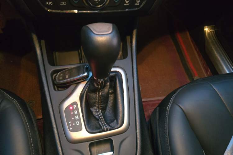 Used Jeep Cherokee 2017 2.0L Superior Edition Gear Lever
