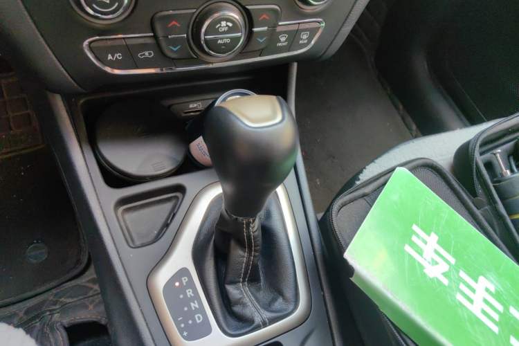 Used Jeep Cherokee 2017 2.4L Leading Smart Edition Gear Lever