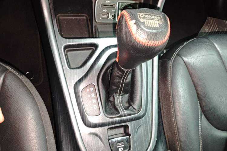 Used Jeep Cherokee 2017 2.4L Leading Smart Edition Gear Lever