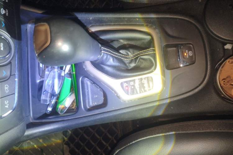 Used Jeep Cherokee 2017 2.0L Superior Edition Gear Lever