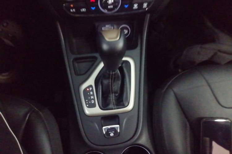 Used Jeep Cherokee 2017 2.0L Superior Edition Gear Lever