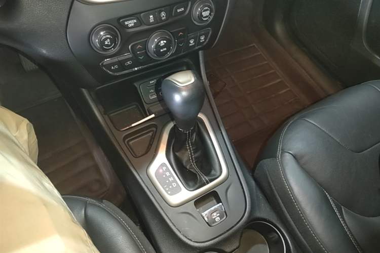 Used Jeep Cherokee 2017 2.0L Superior Edition Gear Lever