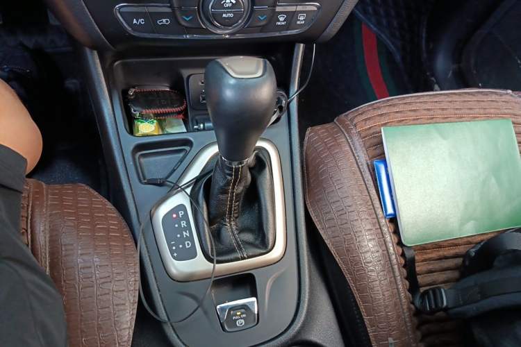 Used Jeep Cherokee 2017 2.0L Superior Edition Gear Lever