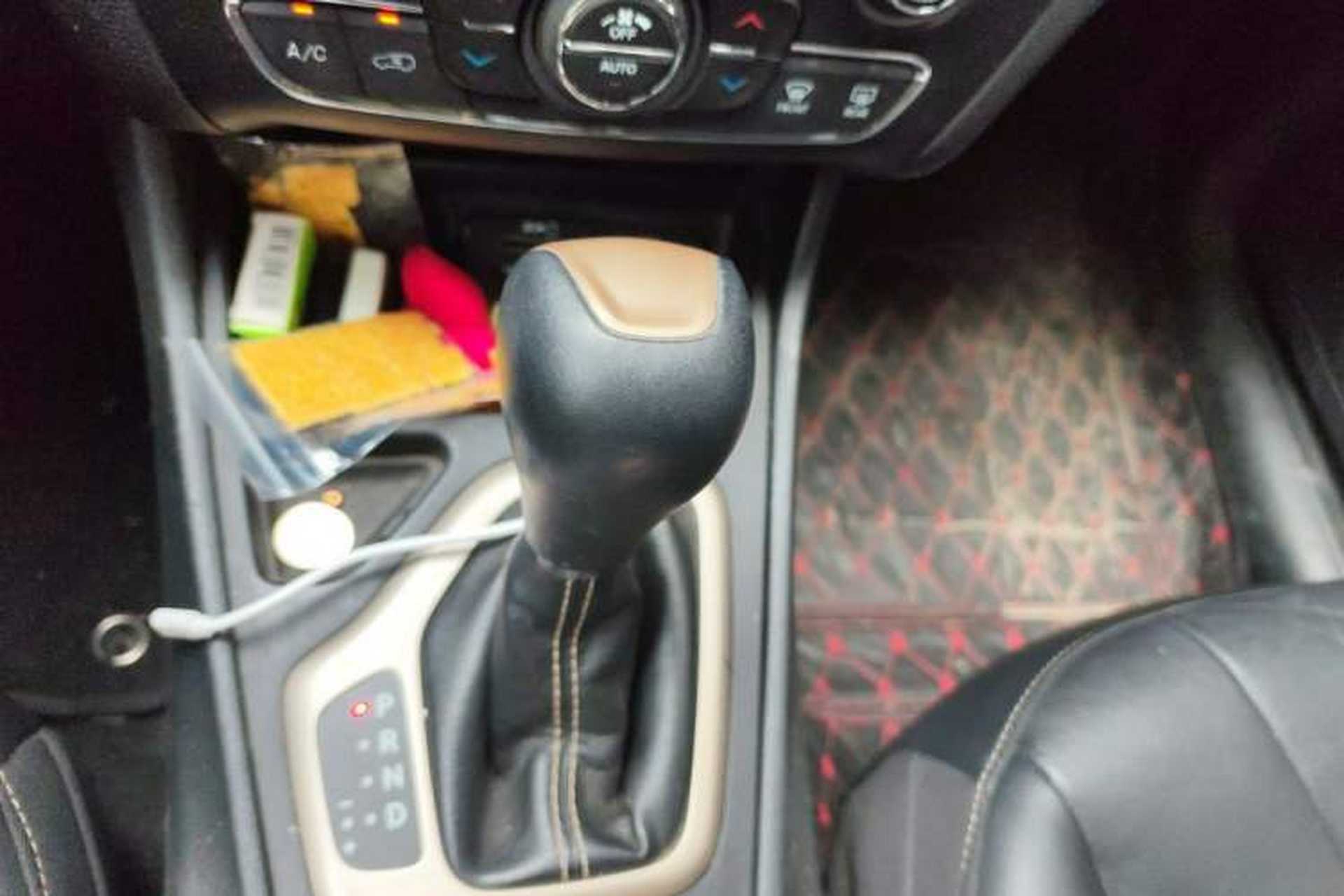 Used Jeep Cherokee 2017 2.0L Superior Edition Gear Lever
