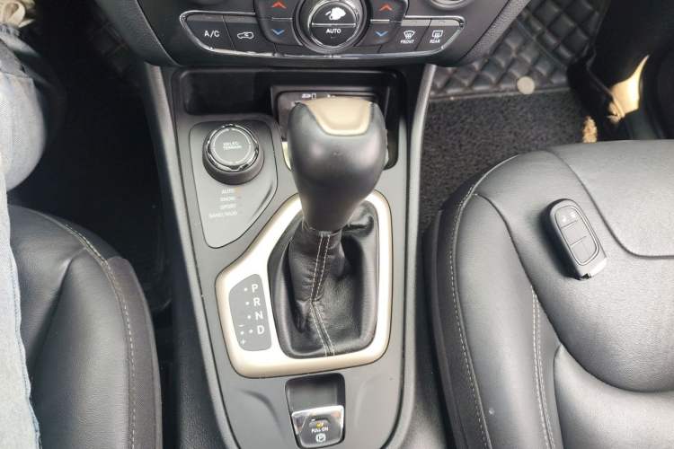 Used Jeep Cherokee 2017 2.4L Professional Smart Edition Gear Lever