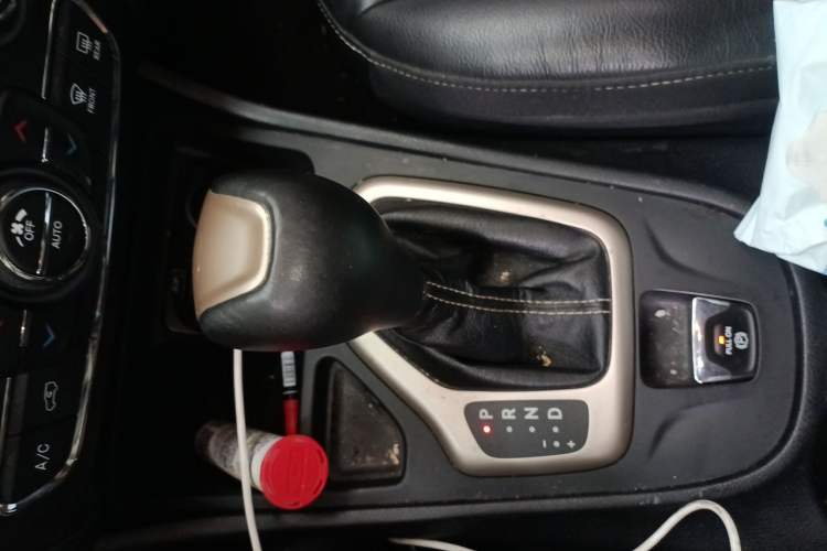 Used Jeep Cherokee 2017 2.0L Superior Edition Gear Lever