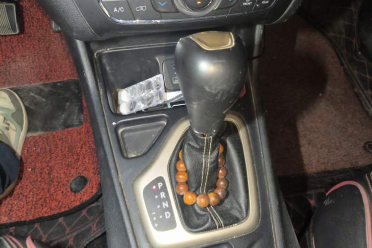 Used Jeep Cherokee 2017 2.0L Superior Edition Gear Lever
