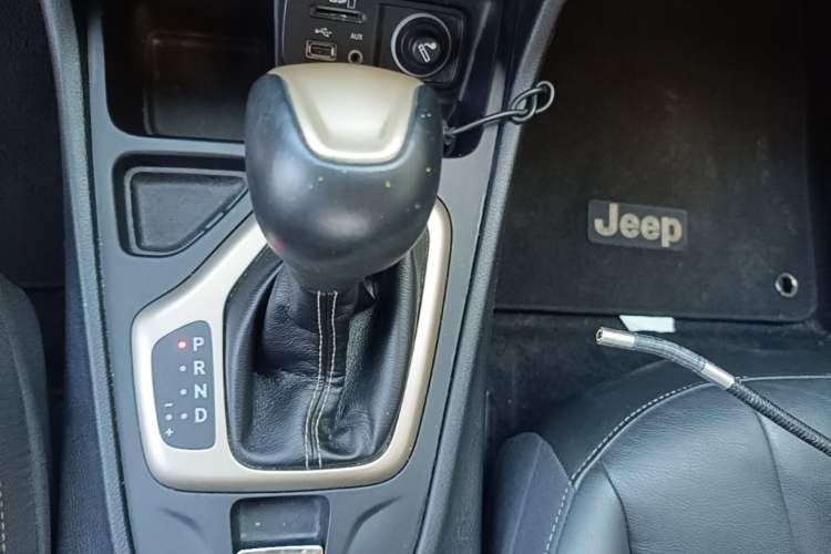 Used Jeep Cherokee 2017 2.0L Superior Edition Gear Lever