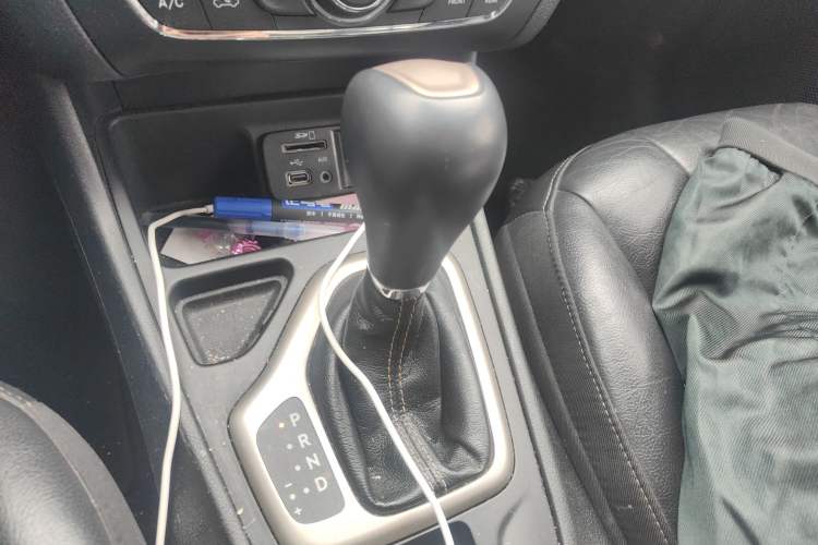 Used Jeep Cherokee 2017 2.4L Leading Edition Gear Lever