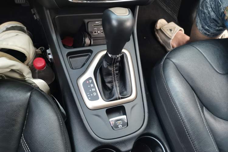 Used Jeep Cherokee 2017 2.0L Superior Edition Gear Lever