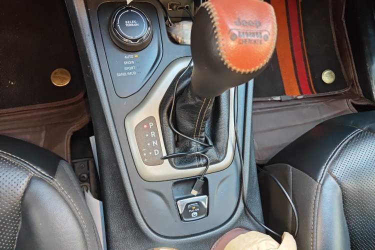 Used Jeep Cherokee 2017 2.4L Superior Edition Gear Lever
