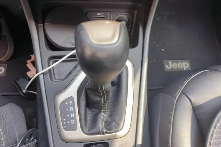 Used Jeep Cherokee 2017 2.0L Superior Edition Gear Lever