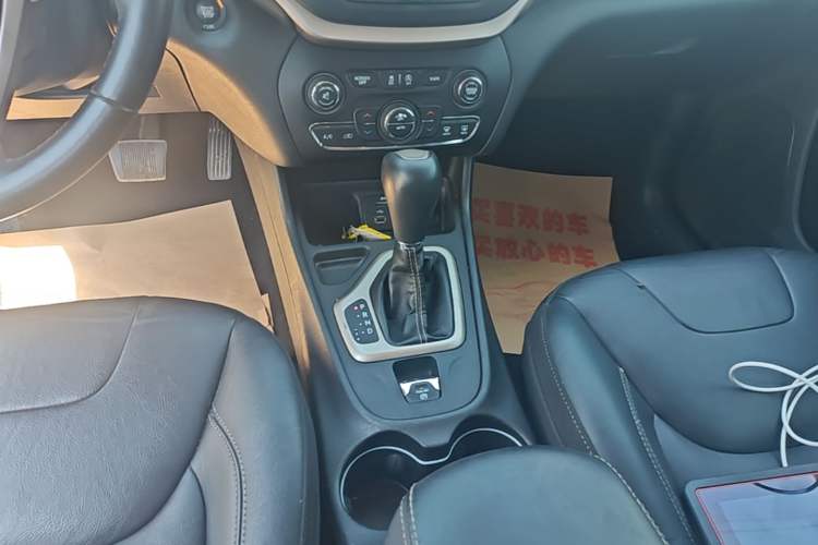 Used Jeep Cherokee 2017 2.0L Superior Edition Gear Lever