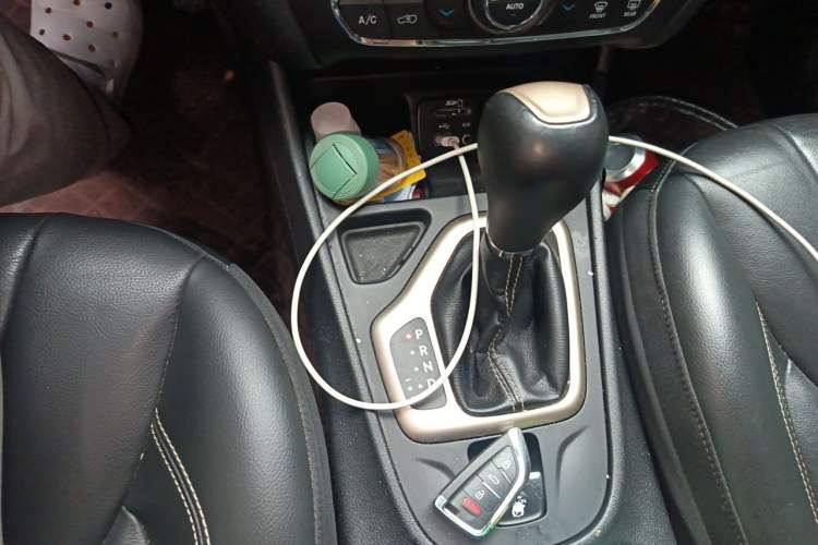 Used Jeep Cherokee 2017 2.0L Superior Edition Gear Lever