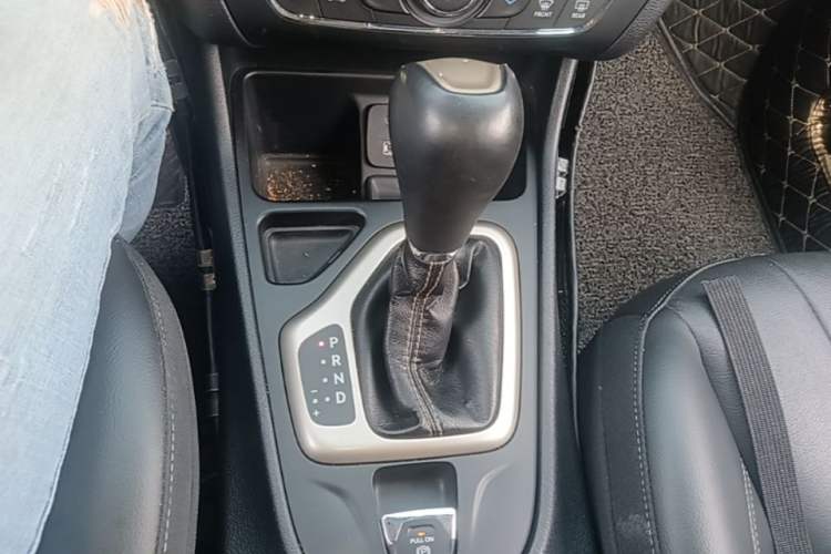 Used Jeep Cherokee 2017 2.0L Superior Edition Gear Lever