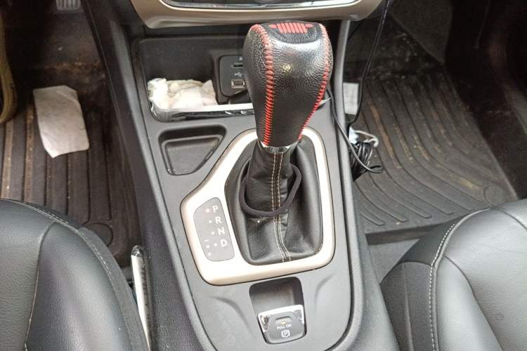 Used Jeep Cherokee 2017 2.0L Superior Edition Gear Lever