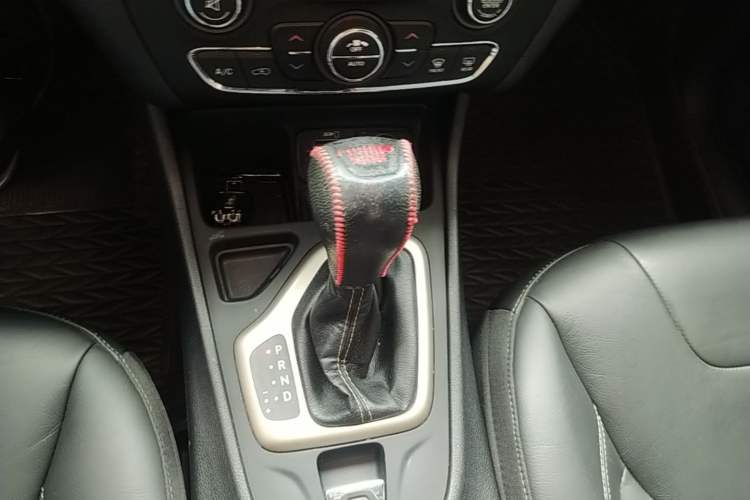 Used Jeep Cherokee 2017 2.0L Superior Edition Gear Lever