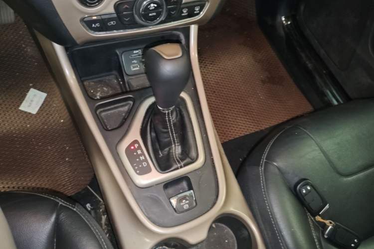 Used Jeep Cherokee 2017 2.0L Superior Edition Gear Lever