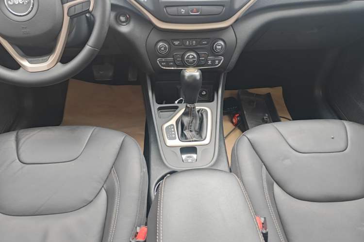 Used Jeep Cherokee 2017 2.4L Leading Smart Edition Gear Lever