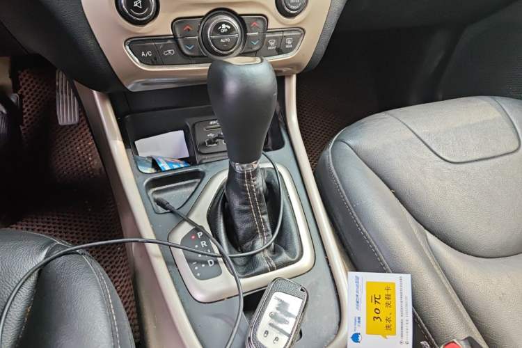 Used Jeep Cherokee 2017 2.0L Superior Edition Gear Lever