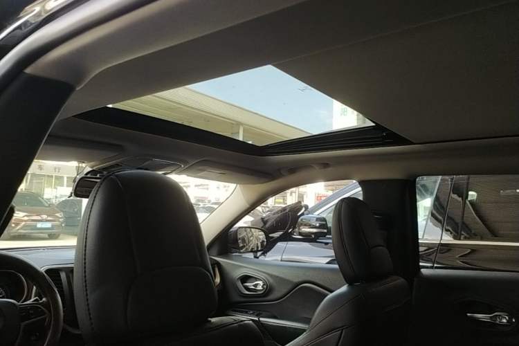 Used Jeep Cherokee 2017 2.0L Superior Edition Headliner