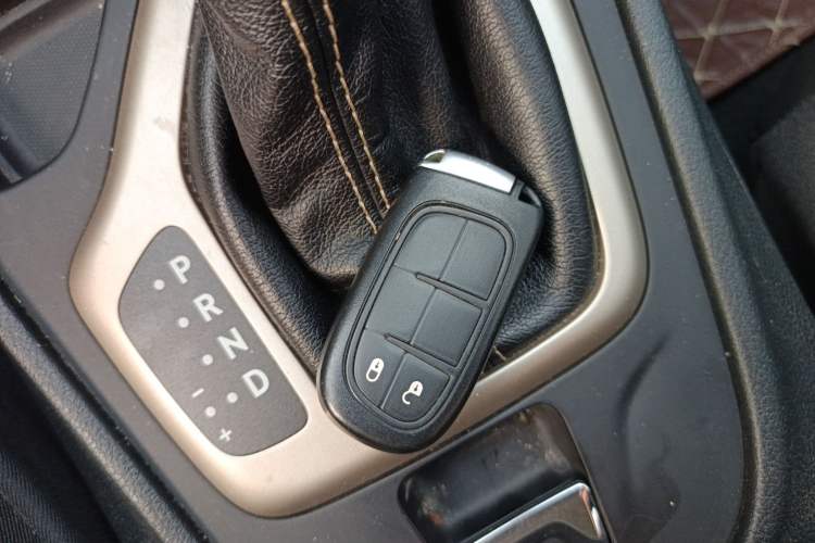 Used Jeep Cherokee 2017 2.4L Leading Edition Interior 1