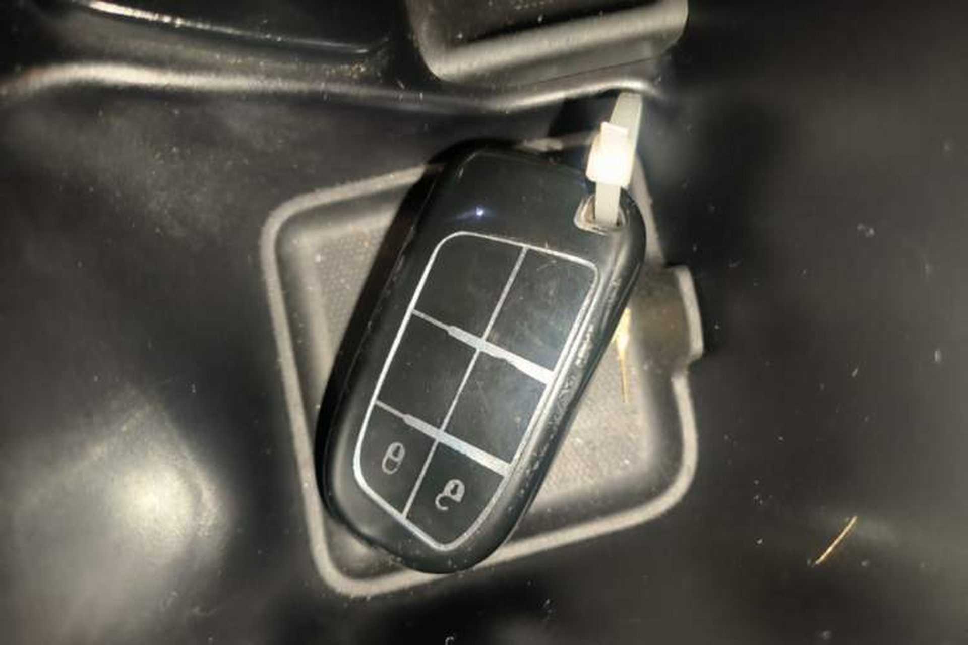 Used Jeep Cherokee 2017 2.0L Superior Edition Interior 1