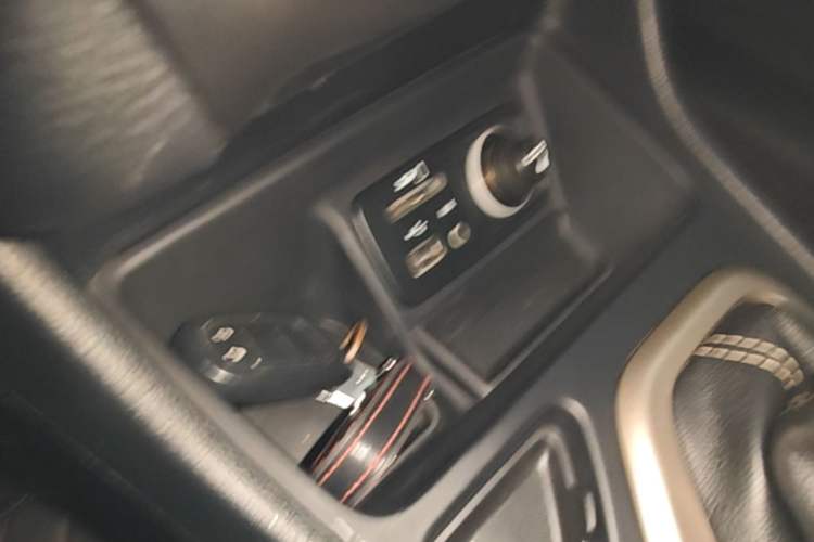 Used Jeep Cherokee 2017 2.0L Superior Edition Interior 1