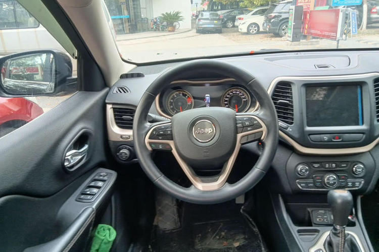 Used Jeep Cherokee 2017 2.4L Leading Smart Edition Interior 1