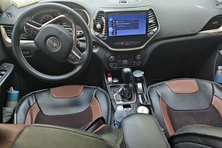 Used Jeep Cherokee 2017 2.4L Leading Edition Interior 2
