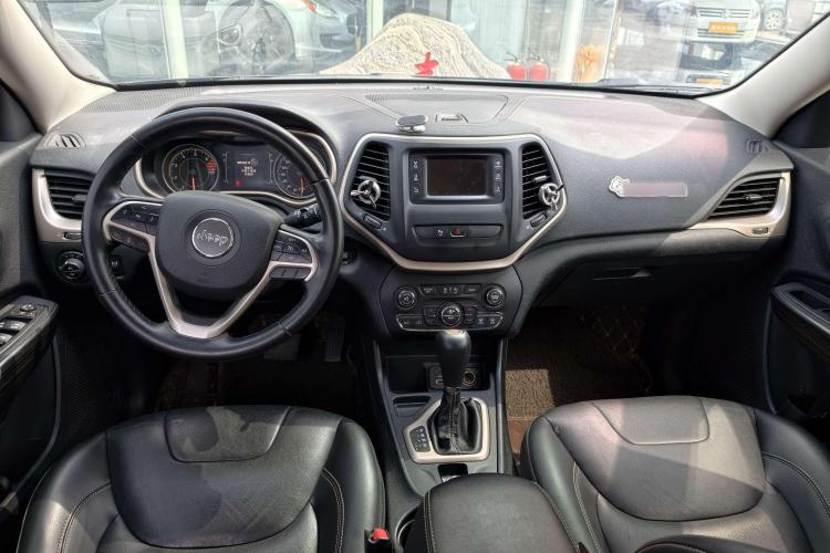 Used Jeep Cherokee 2017 2.4L Leading Edition Interior 2