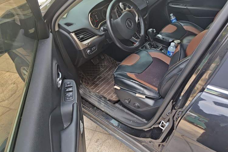 Used Jeep Cherokee 2017 2.4L Leading Edition Interior 3