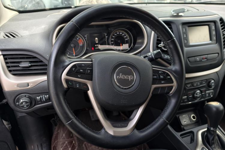 Used Jeep Cherokee 2017 2.4L Leading Edition Interior 3