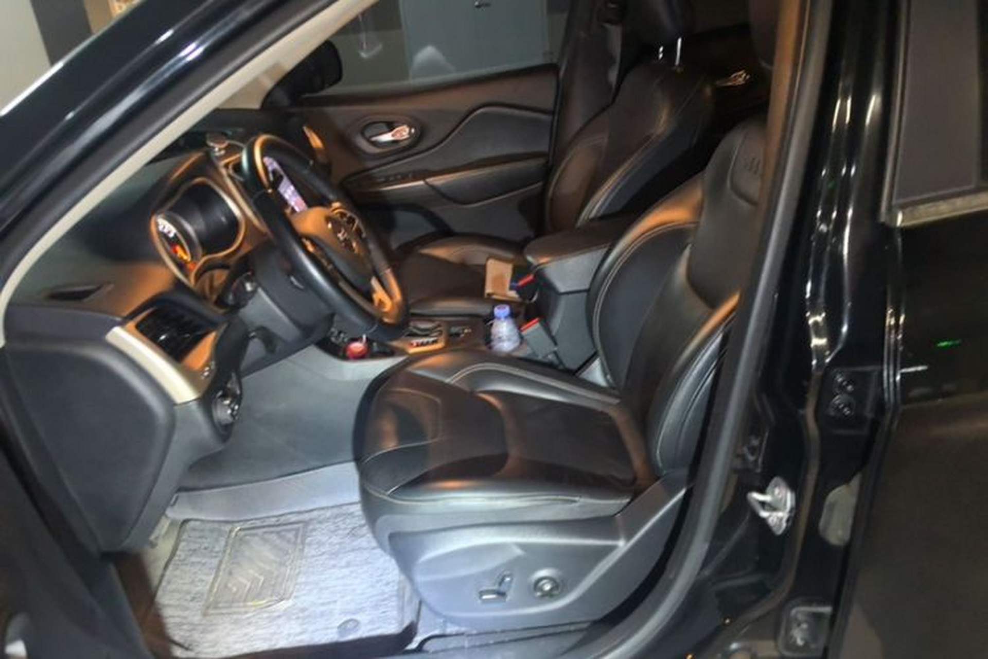 Used Jeep Cherokee 2017 2.4L Leading Edition Interior 3