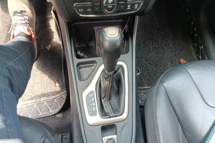Used Jeep Cherokee 2017 2.4L Leading Smart Edition Interior 4