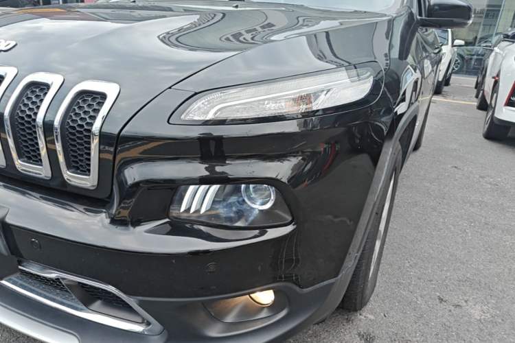 Used Jeep Cherokee 2017 2.4L Leading Smart Edition Left Front Headlight