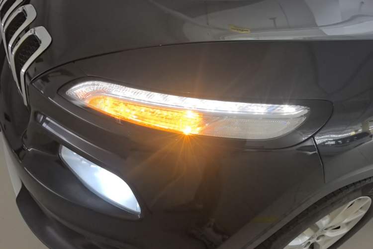 Used Jeep Cherokee 2017 2.0L Superior Edition Left Front Headlight